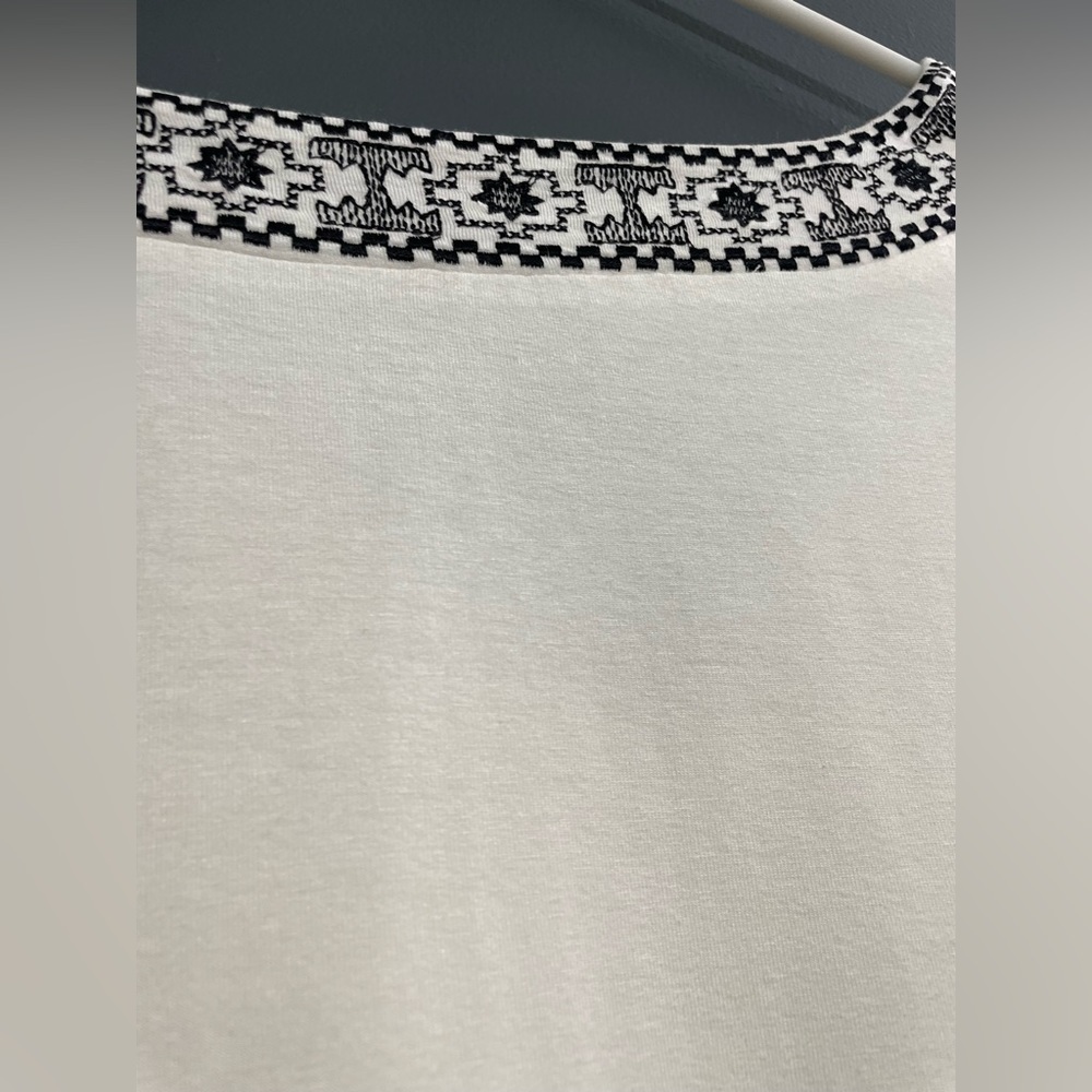 Adrianna Papell Tops/Adrianna Papell Embroidered shirt 1X white and Black - Picture 8 of 8